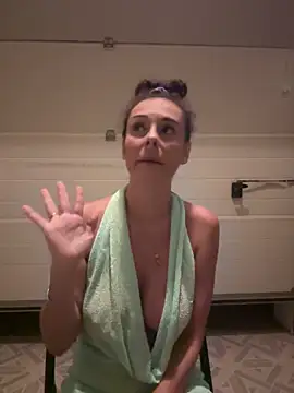 therealbeverlycious online show from April 7, 9:49 pm