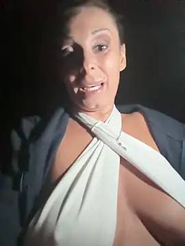 therealbeverlycious online show from February 13, 10:10 pm