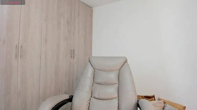  miamadison online show from April 18, 12:24 am