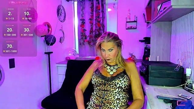  cristal ayala online show from June 3, 12:00 am