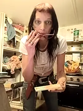 whitetrashdirtyslut online show from April 4, 3:51 pm