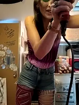 whitetrashdirtyslut online show from May 5, 7:06 pm