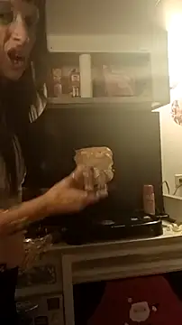 whitetrashdirtyslut online show from December 17, 5:34 am