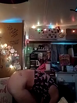 whitetrashdirtyslut online show from May 8, 1:15 pm