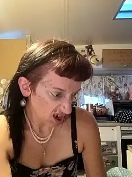 whitetrashdirtyslut online show from April 8, 2:51 pm