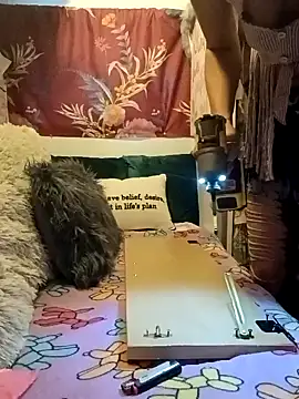 whitetrashdirtyslut online show from November 29, 9:59 pm