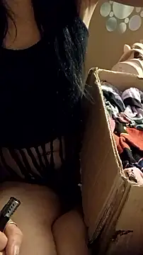 whitetrashdirtyslut online show from December 17, 9:42 pm