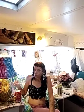 whitetrashdirtyslut online show from March 17, 6:55 pm