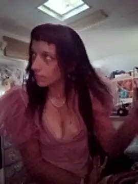 whitetrashdirtyslut online show from April 10, 1:51 pm