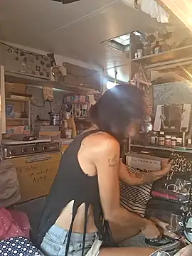 whitetrashdirtyslut online show from June 23, 11:36 pm
