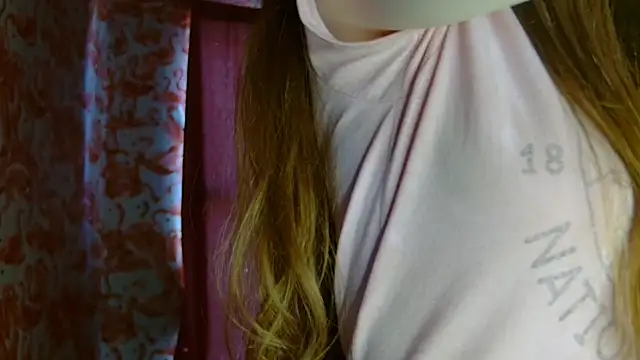 strawberrysmoothie online show from April 13, 8:13 pm