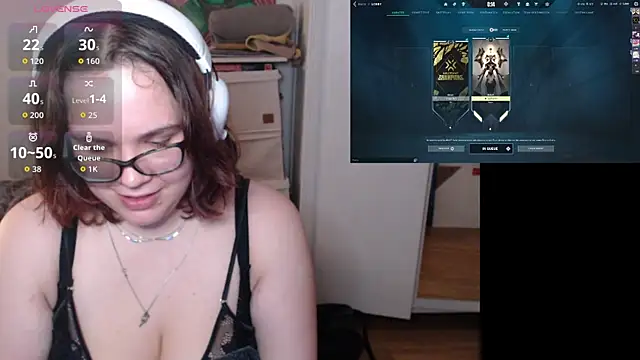 Snapshot of playvalorantwithmenow chatting on October 31, 1:35 am playvalorantwithmenow online show from October 31, 1:35 am