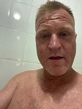 Snapshot of sexycouple109 chatting on February 5, 8:37 pm sexycouple109 online show from February 5, 8:37 pm