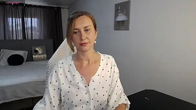 Vanessa Nowak online show from May 20, 11:51 am