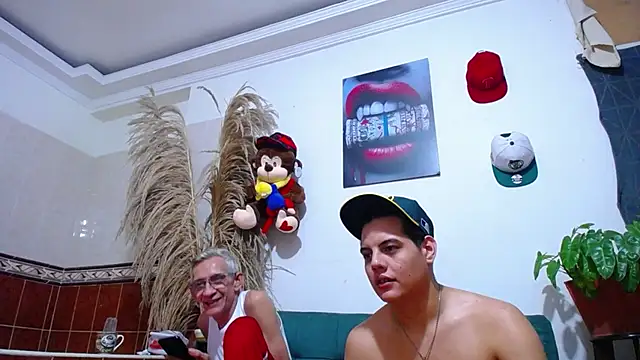 Snapshot of Leon_hot_X chatting on March 1, 10:34 am Leon hot X online show from March 1, 10:34 am