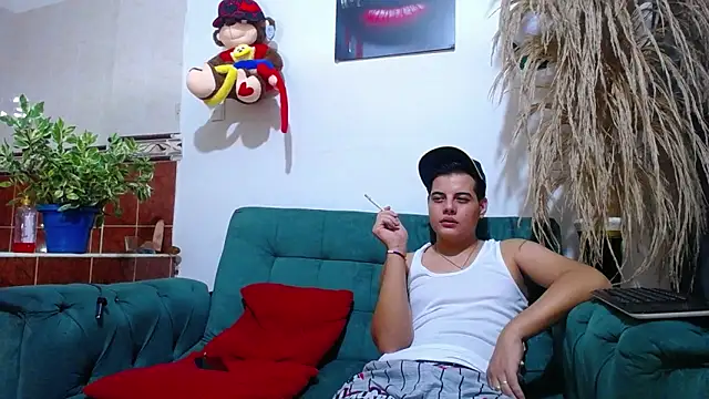 Snapshot of Leon_hot_X chatting on February 17, 11:43 pm Leon hot X online show from February 17, 11:43 pm