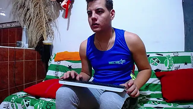 Snapshot of Leon_hot_X chatting on March 13, 11:51 am Leon hot X online show from March 13, 11:51 am