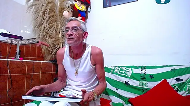 Snapshot of Leon_hot_X chatting on March 13, 2:55 pm Leon hot X online show from March 13, 2:55 pm