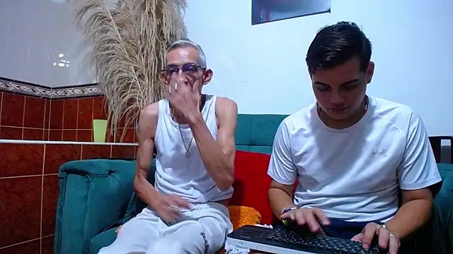 Snapshot of Leon_hot_X chatting on January 23, 9:29 pm Leon hot X online show from January 23, 9:29 pm