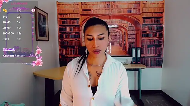 Snapshot of khiara_moretti chatting on March 13, 10:43 pm khiara moretti online show from March 13, 10:43 pm