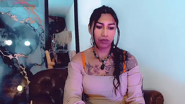 khiara moretti online show from November 7, 11:04 am