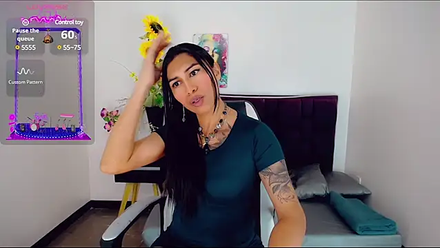 Snapshot of khiara_moretti chatting on March 22, 11:42 am khiara moretti online show from March 22, 11:42 am
