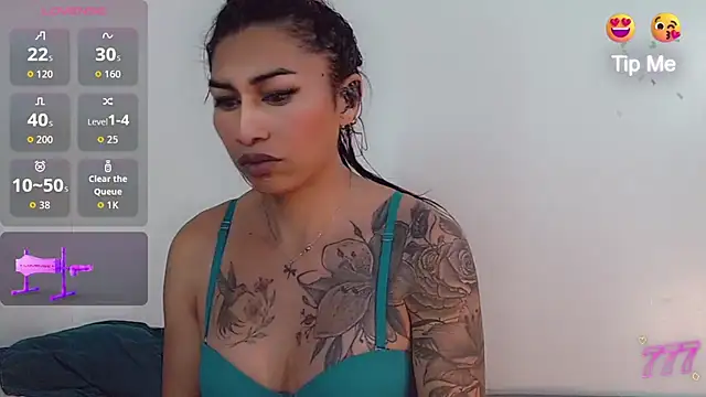 Snapshot of khiara_moretti chatting on July 18, 11:41 am khiara moretti online show from July 18, 11:41 am