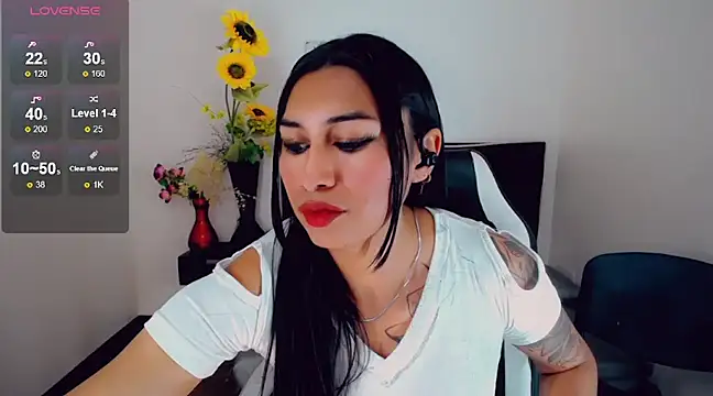 Snapshot of khiara_moretti chatting on March 18, 6:06 pm khiara moretti online show from March 18, 6:06 pm