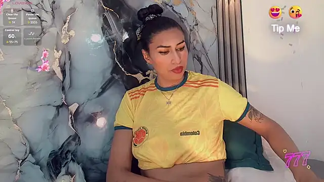 Snapshot of khiara_moretti chatting on July 7, 7:28 pm khiara moretti online show from July 7, 7:28 pm