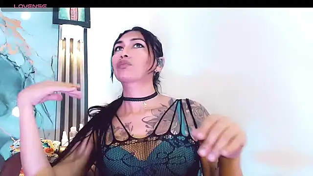 khiara moretti online show from December 3, 11:20 am