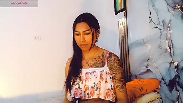 Snapshot of khiara_moretti chatting on October 3, 11:01 am khiara moretti online show from October 3, 11:01 am