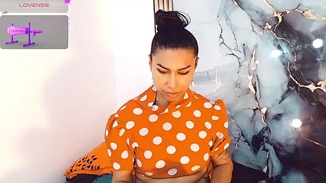 khiara moretti online show from November 25, 11:43 am