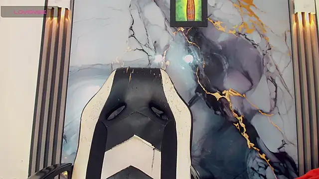 khiara moretti online show from April 16, 9:39 pm