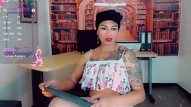 Snapshot of khiara_moretti chatting on March 15, 10:44 pm khiara moretti online show from March 15, 10:44 pm