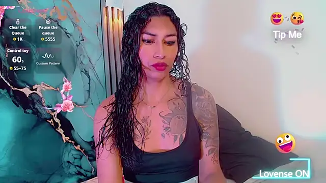 Snapshot of khiara_moretti chatting on February 20, 11:56 am khiara moretti online show from February 20, 11:56 am