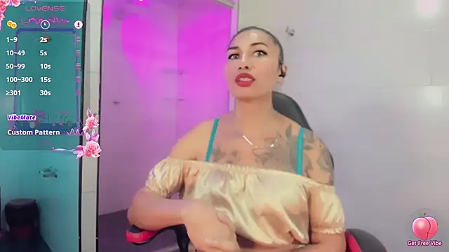 Snapshot of khiara_moretti chatting on March 12, 10:39 pm khiara moretti online show from March 12, 10:39 pm