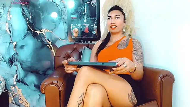 Snapshot of khiara_moretti chatting on October 10, 7:36 pm khiara moretti online show from October 10, 7:36 pm