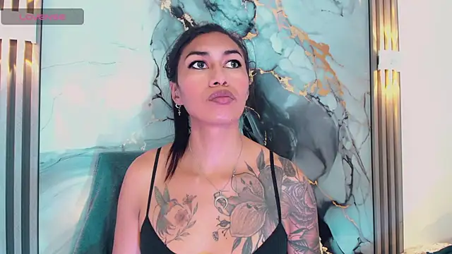 Snapshot of khiara_moretti chatting on February 5, 11:17 am khiara moretti online show from February 5, 11:17 am