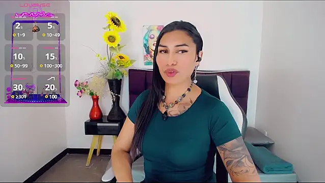 Snapshot of khiara_moretti chatting on March 22, 2:47 pm khiara moretti online show from March 22, 2:47 pm
