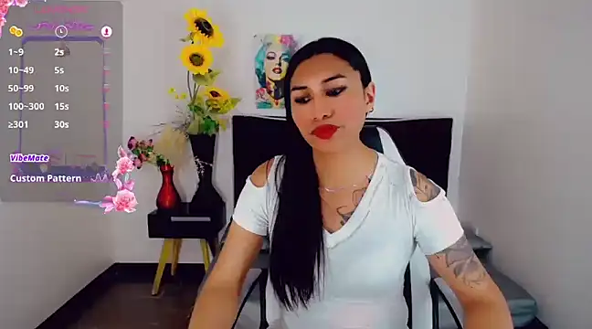 Snapshot of khiara_moretti chatting on March 18, 2:50 pm khiara moretti online show from March 18, 2:50 pm