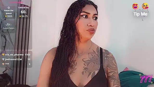 Snapshot of khiara_moretti chatting on July 21, 11:33 am khiara moretti online show from July 21, 11:33 am