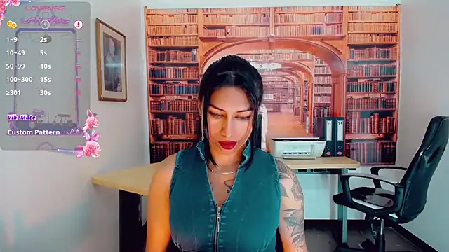 Snapshot of khiara_moretti chatting on March 6, 10:47 pm khiara moretti online show from March 6, 10:47 pm