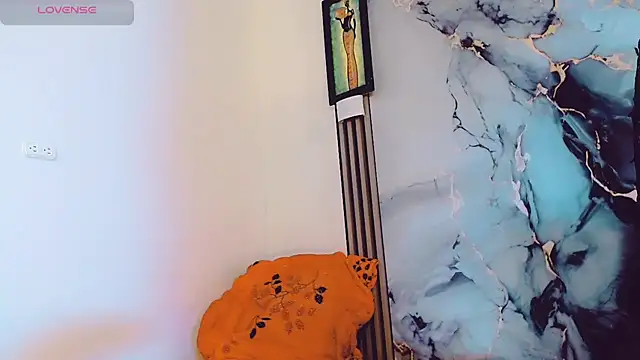 khiara moretti online show from November 17, 11:47 am