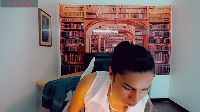 Snapshot of khiara_moretti chatting on March 4, 7:54 pm khiara moretti online show from March 4, 7:54 pm