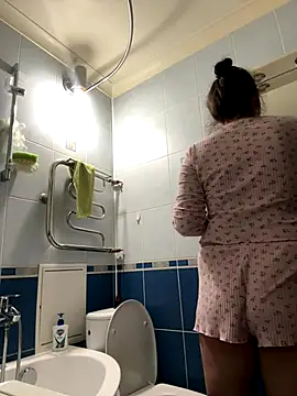 Snapshot of space_stacy chatting on December 15, 4:18 am space stacy online show from December 15, 4:18 am