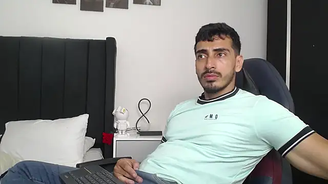 Snapshot of muscle_ares chatting on February 7, 4:46 pm muscle ares online show from February 7, 4:46 pm