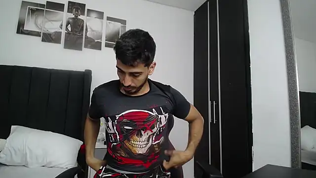 Snapshot of muscle_ares chatting on February 9, 1:35 pm muscle ares online show from February 9, 1:35 pm