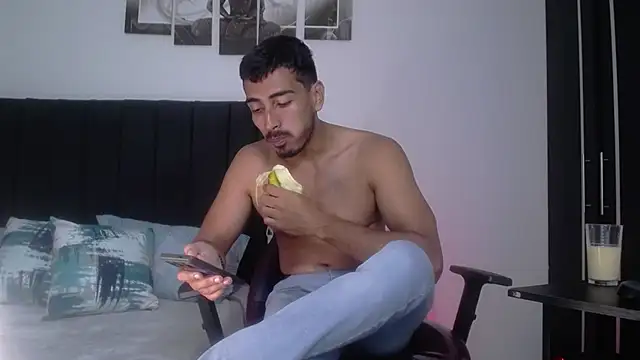 Snapshot of muscle_ares chatting on March 11, 11:55 am muscle ares online show from March 11, 11:55 am