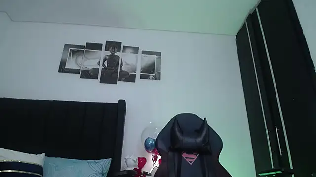 Snapshot of muscle_ares chatting on February 18, 10:49 am muscle ares online show from February 18, 10:49 am