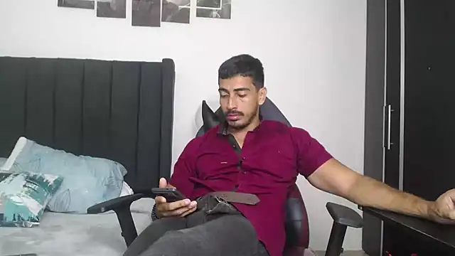 Snapshot of muscle_ares chatting on March 13, 12:56 pm muscle ares online show from March 13, 12:56 pm